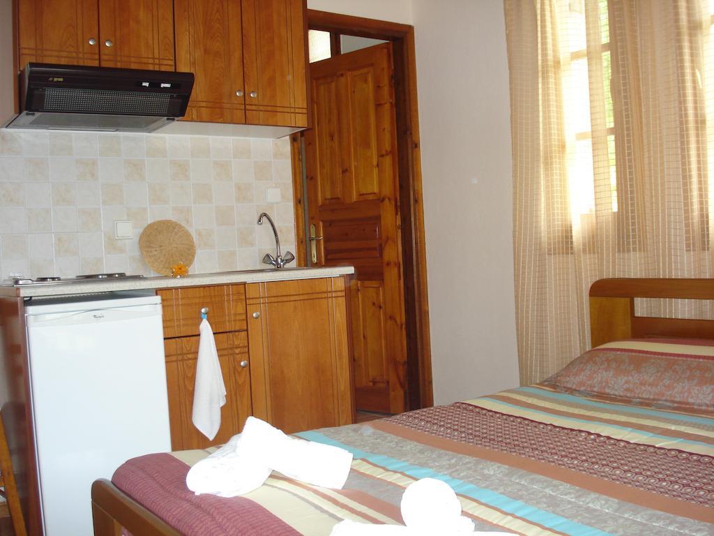 Alkmini Hotel Agios Dimitrios  Exterior photo